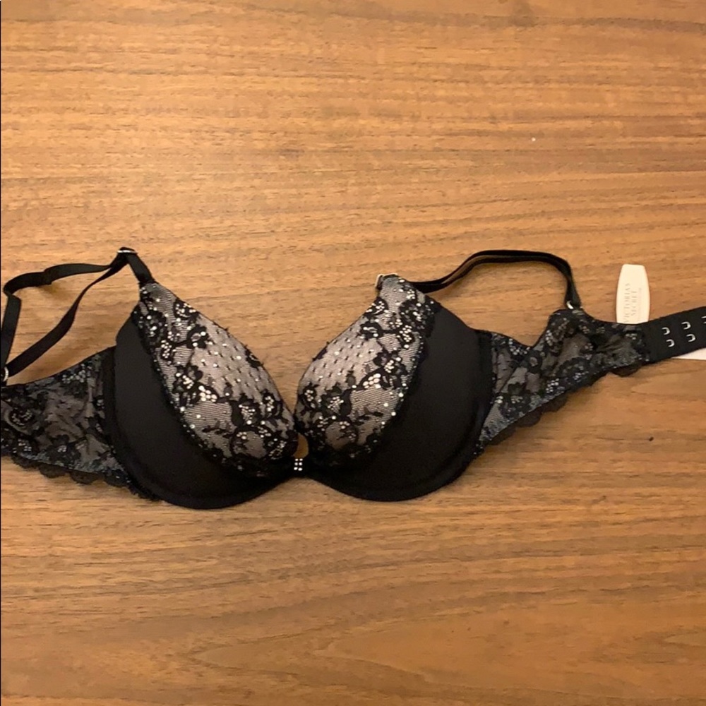 Victoria’s Secret bra 32D